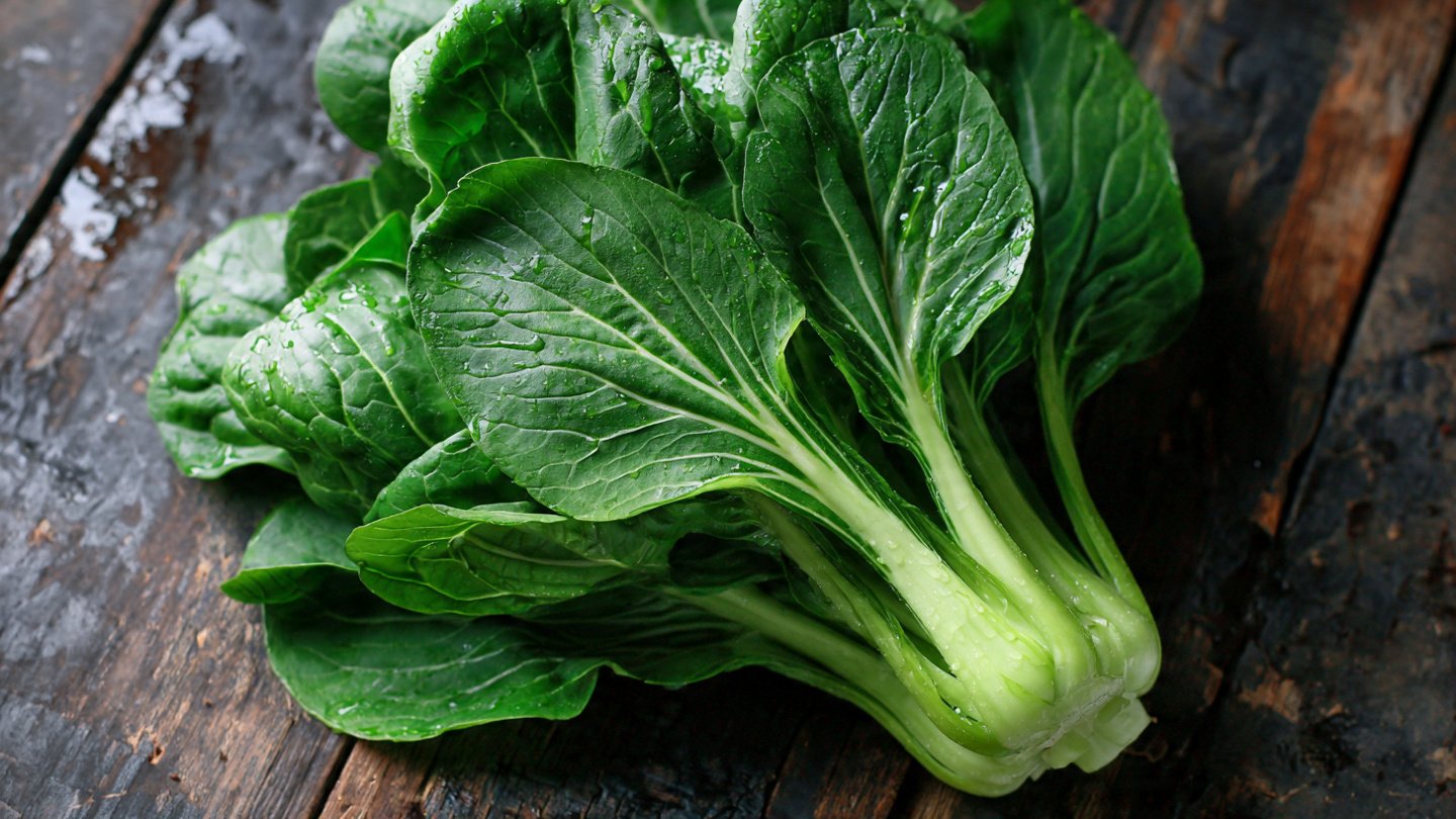 What Makes Tatsoi Ideal for Giant Heads in Stir Fries?
